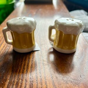 Cracker Barrel Beer Mug Salt and Pepper Shakers